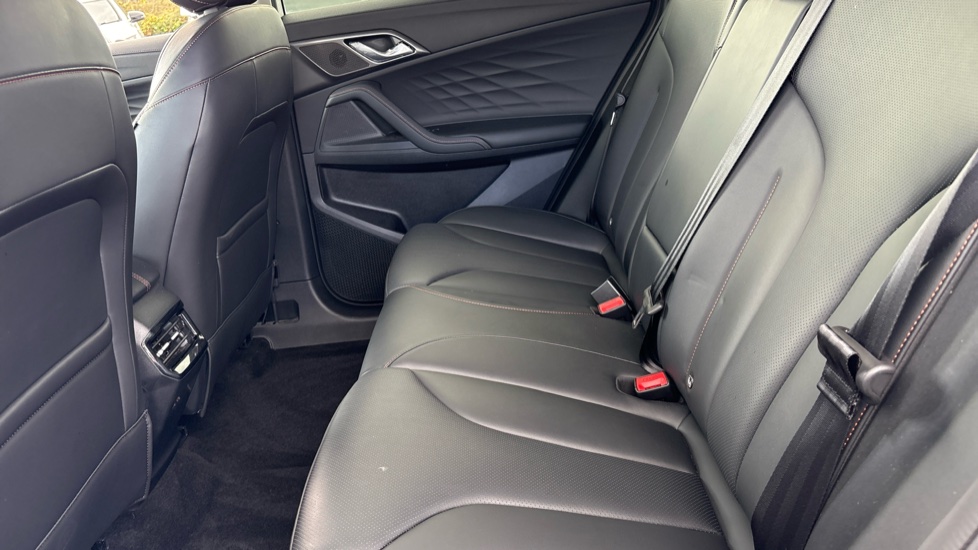 MG HS 1.5 T-GDI Trophy 5dr Petrol Hatchback - Image 16
