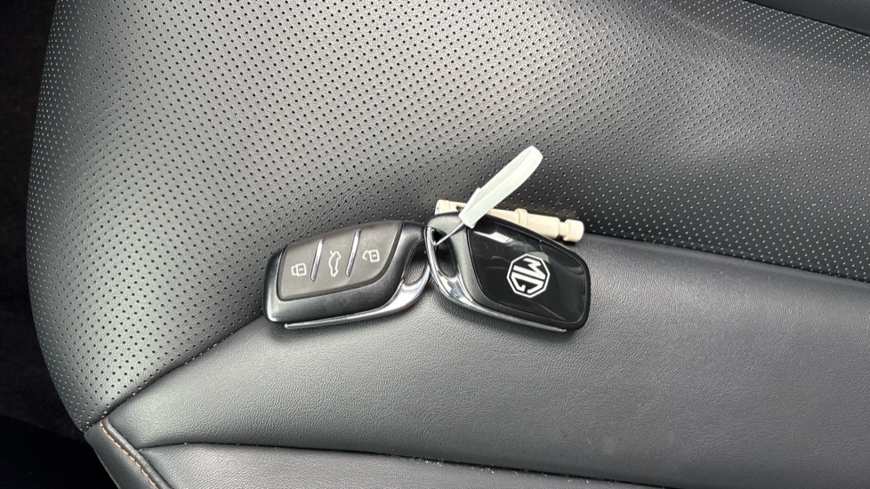 MG HS 1.5 T-GDI Trophy 5dr Petrol Hatchback - Image 19