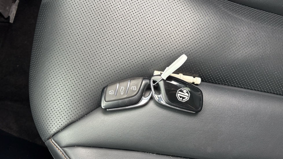 MG HS 1.5 T-GDI Trophy 5dr Petrol Hatchback - Image 20
