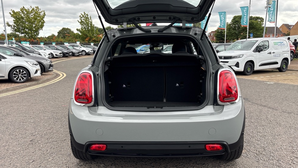 MINI Hatchback 135kW Cooper S Level 3 33kWh 3dr Auto Electric Hatchback - Image 4