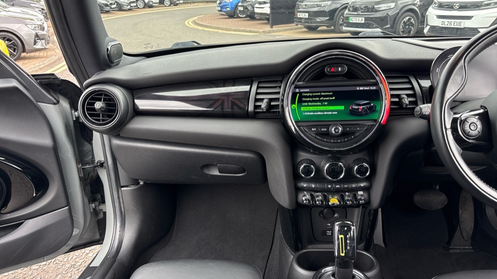 MINI Hatchback 135kW Cooper S Level 3 33kWh 3dr Auto Electric Hatchback - Image 14