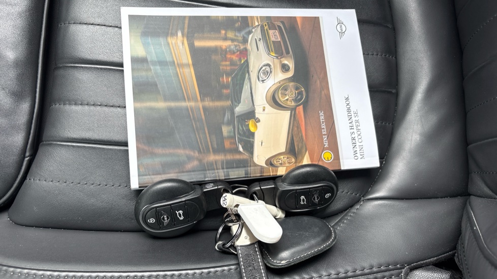 MINI Hatchback 135kW Cooper S Level 3 33kWh 3dr Auto Electric Hatchback - Image 19