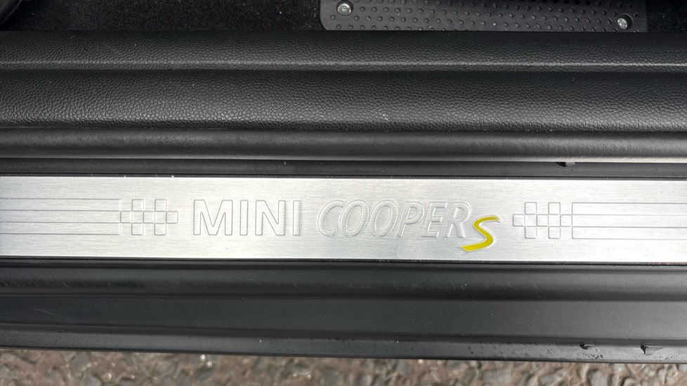 MINI Hatchback 135kW Cooper S Level 3 33kWh 3dr Auto Electric Hatchback - Image 29