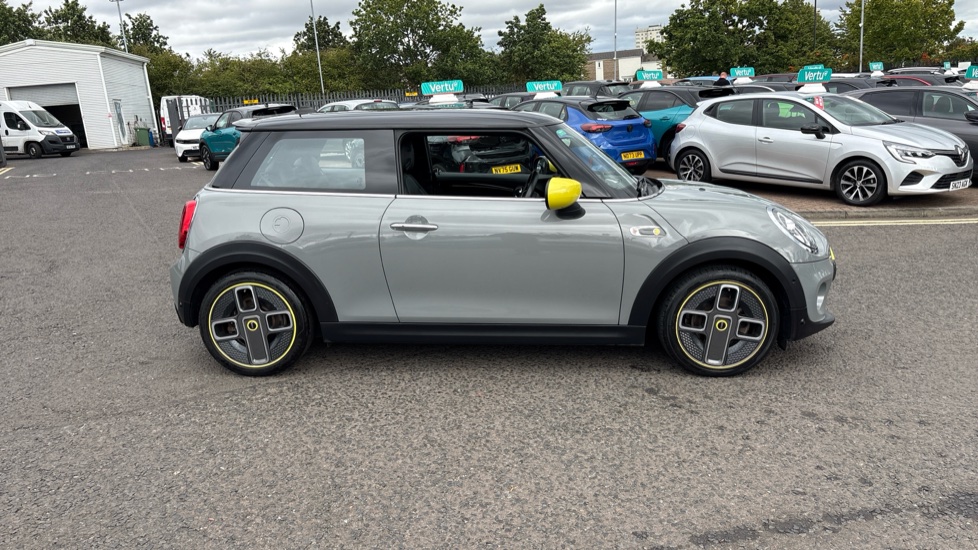 MINI Hatchback 135kW Cooper S Level 3 33kWh 3dr Auto Electric Hatchback - Image 36
