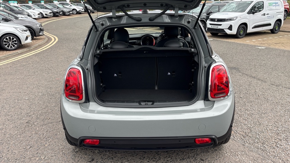 MINI Hatchback 135kW Cooper S Level 3 33kWh 3dr Auto Electric Hatchback - Image 43