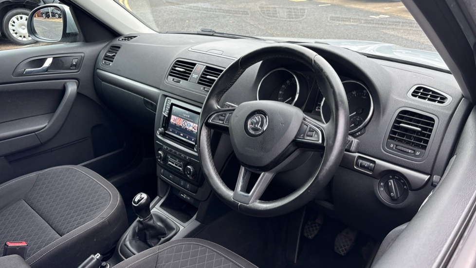 Skoda Yeti Outdoor 2.0 TDI CR SE Drive 5dr Diesel Estate - Image 11