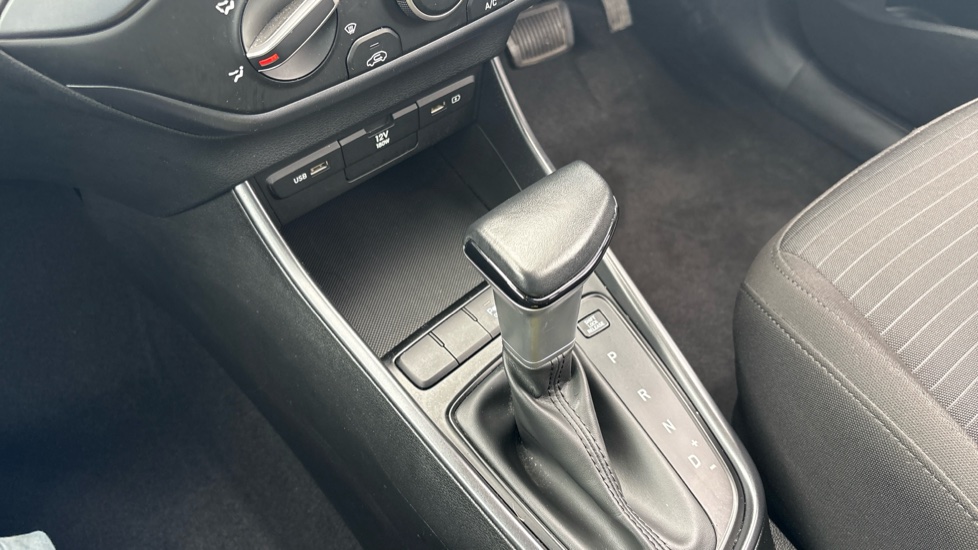 Hyundai i20 1.0T GDi 48V MHD SE Connect 5dr DCT Petrol Hatchback - Image 13