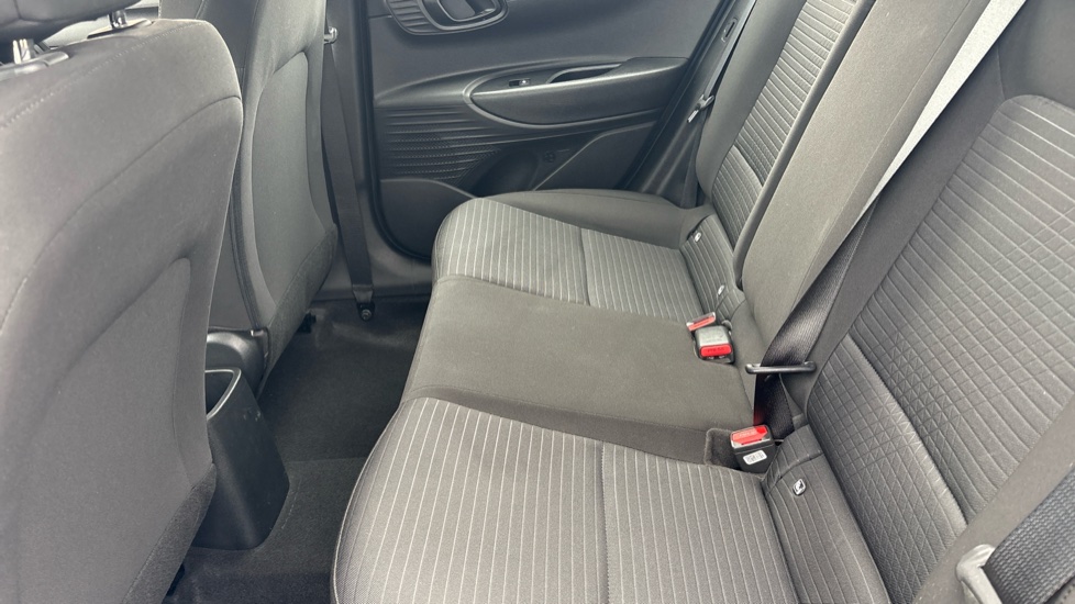 Hyundai i20 1.0T GDi 48V MHD SE Connect 5dr DCT Petrol Hatchback - Image 16