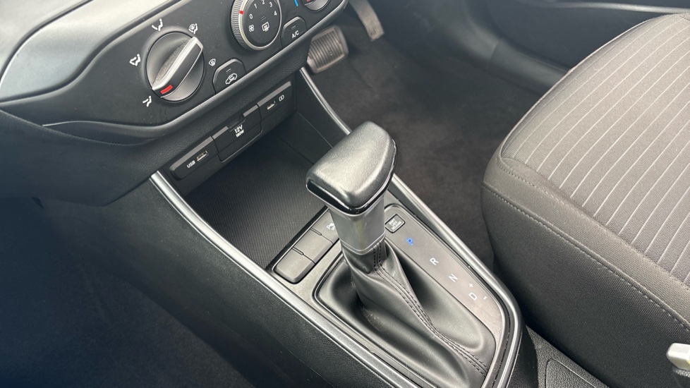 Hyundai i20 1.0T GDi 48V MHD SE Connect 5dr DCT Petrol Hatchback - Image 26