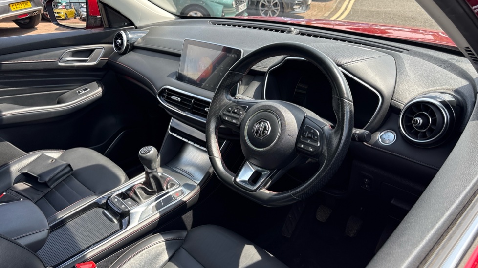 MG HS 1.5 T-GDI Exclusive 5dr Petrol Hatchback - Image 11