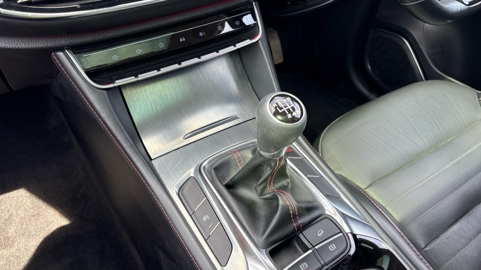 MG HS 1.5 T-GDI Exclusive 5dr Petrol Hatchback - Image 13