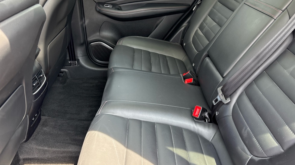 MG HS 1.5 T-GDI Exclusive 5dr Petrol Hatchback - Image 16