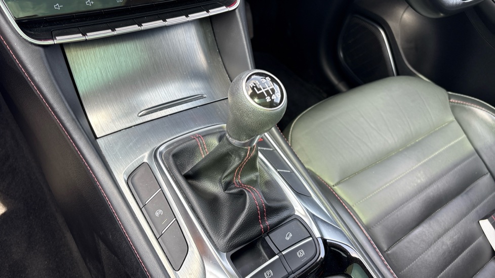 MG HS 1.5 T-GDI Exclusive 5dr Petrol Hatchback - Image 24