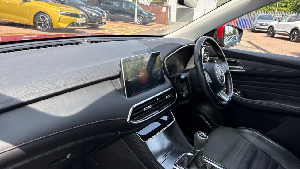 MG HS 1.5 T-GDI Exclusive 5dr Petrol Hatchback - Image 27
