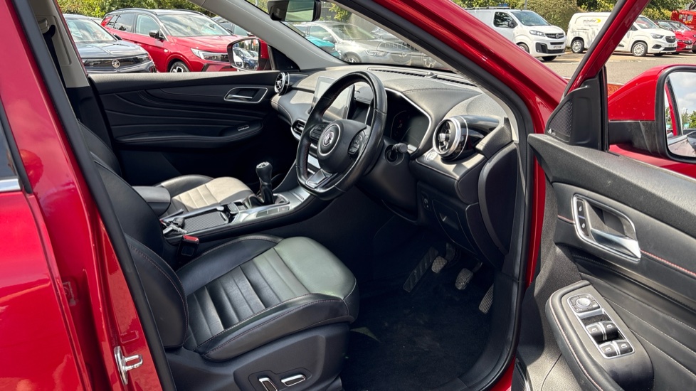 MG HS 1.5 T-GDI Exclusive 5dr Petrol Hatchback - Image 37