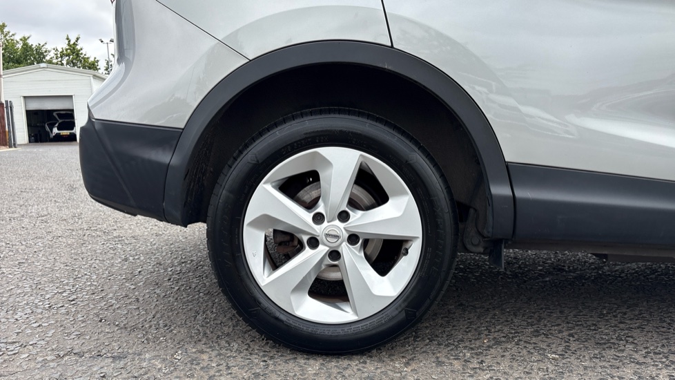 Nissan Qashqai 1.3 DiG-T 160 Acenta Premium 5dr DCT Petrol Hatchback - Image 7