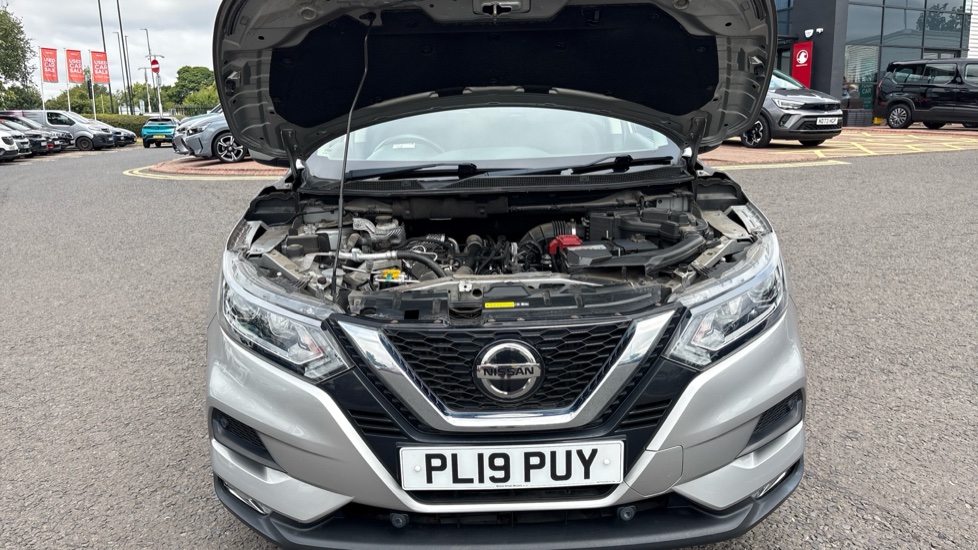 Nissan Qashqai 1.3 DiG-T 160 Acenta Premium 5dr DCT Petrol Hatchback - Image 8
