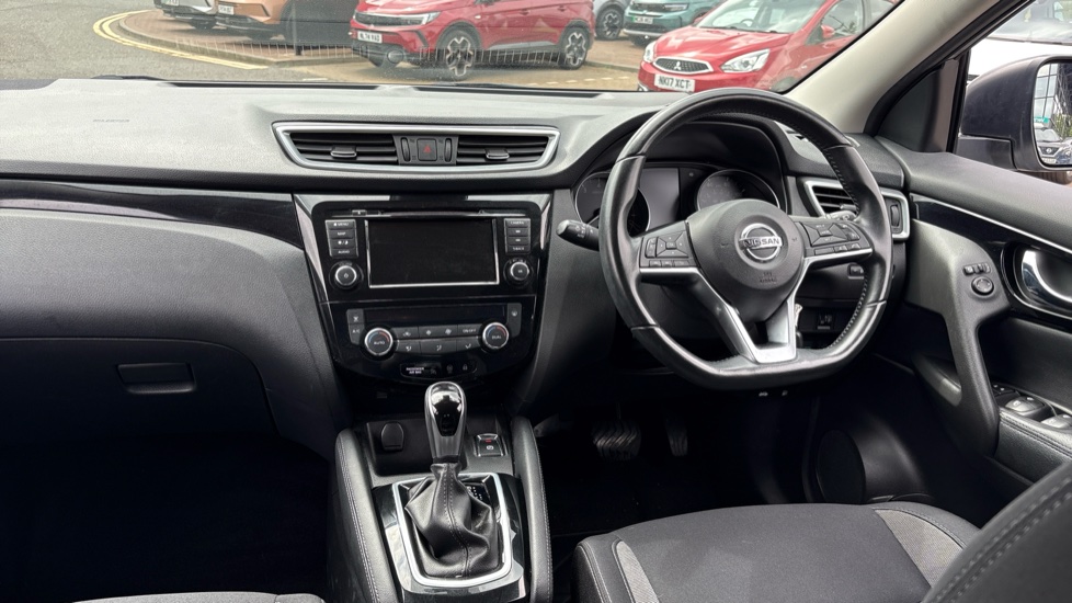 Nissan Qashqai 1.3 DiG-T 160 Acenta Premium 5dr DCT Petrol Hatchback - Image 10