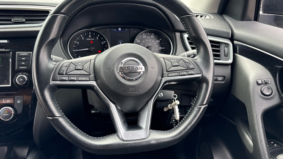 Nissan Qashqai 1.3 DiG-T 160 Acenta Premium 5dr DCT Petrol Hatchback - Image 25