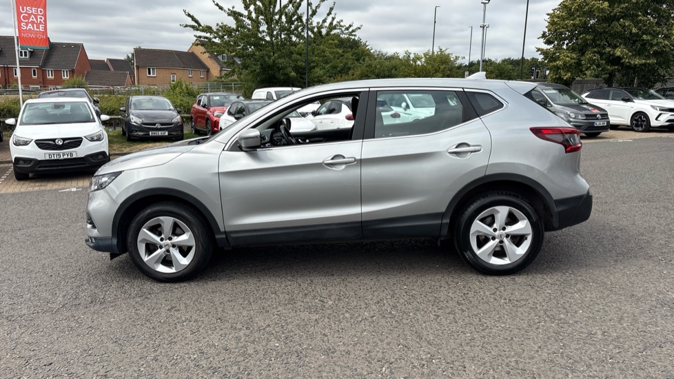 Nissan Qashqai 1.3 DiG-T 160 Acenta Premium 5dr DCT Petrol Hatchback - Image 30
