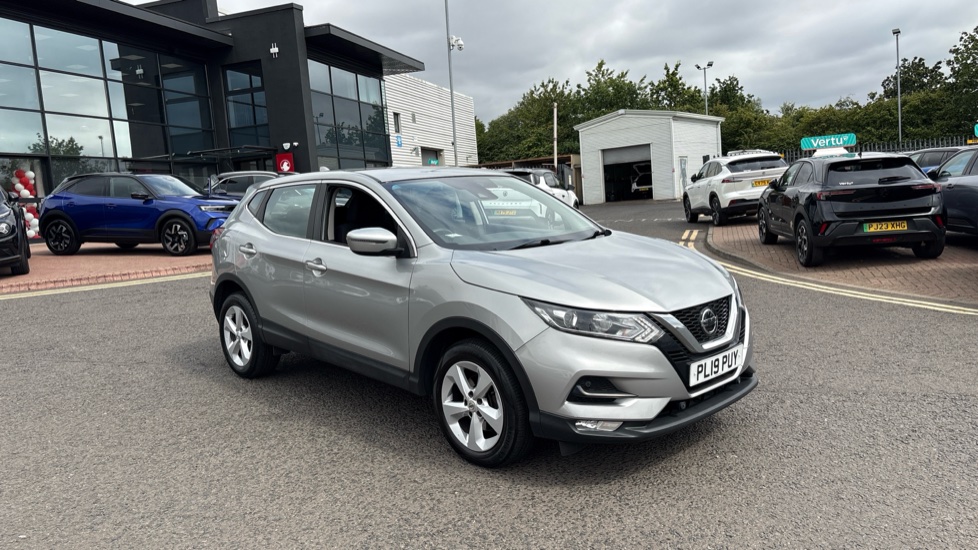 Nissan Qashqai 1.3 DiG-T 160 Acenta Premium 5dr DCT Petrol Hatchback - Image 35
