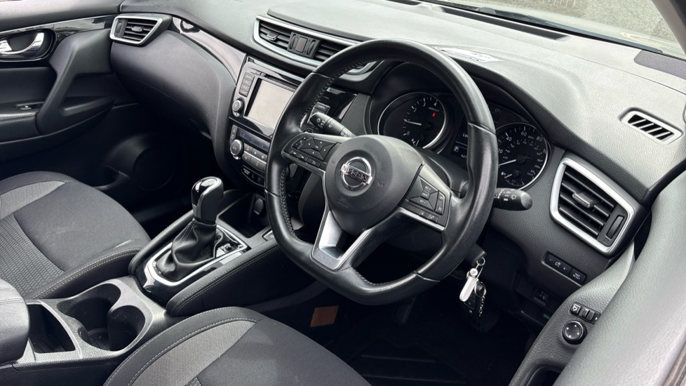 Nissan Qashqai 1.3 DiG-T 160 Acenta Premium 5dr DCT Petrol Hatchback - Image 37