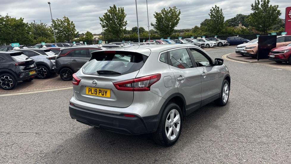 Nissan Qashqai 1.3 DiG-T 160 Acenta Premium 5dr DCT Petrol Hatchback - Image 38