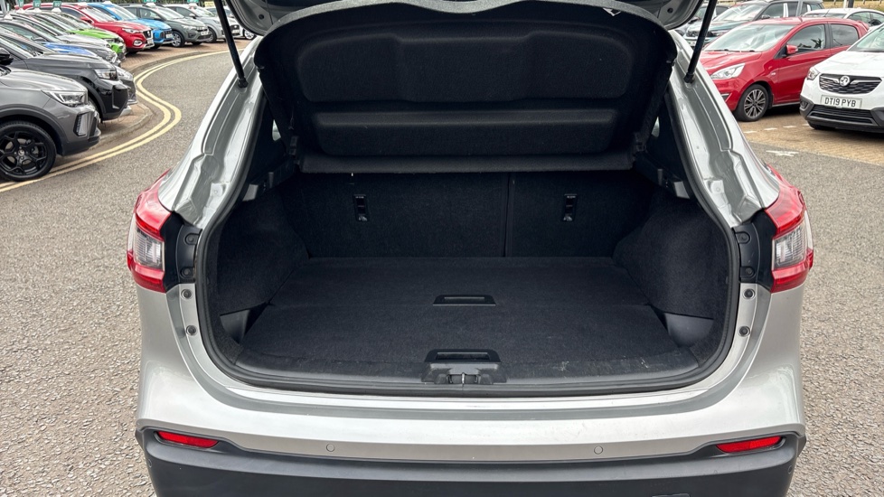 Nissan Qashqai 1.3 DiG-T 160 Acenta Premium 5dr DCT Petrol Hatchback - Image 41