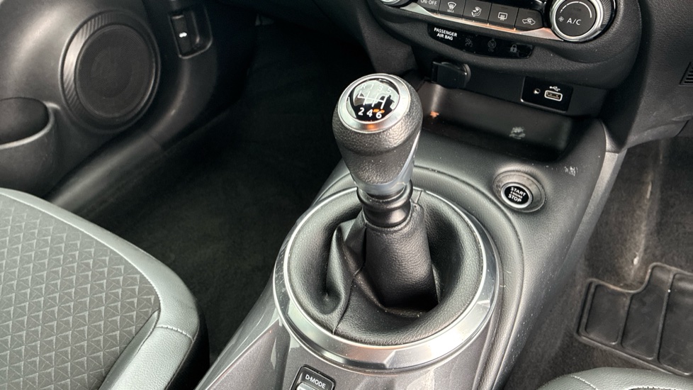 Nissan Juke 1.0 DiG-T 114 N-Connecta 5dr Petrol Hatchback - Image 13