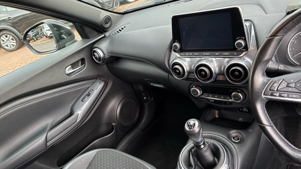 Nissan Juke 1.0 DiG-T 114 N-Connecta 5dr Petrol Hatchback - Image 14