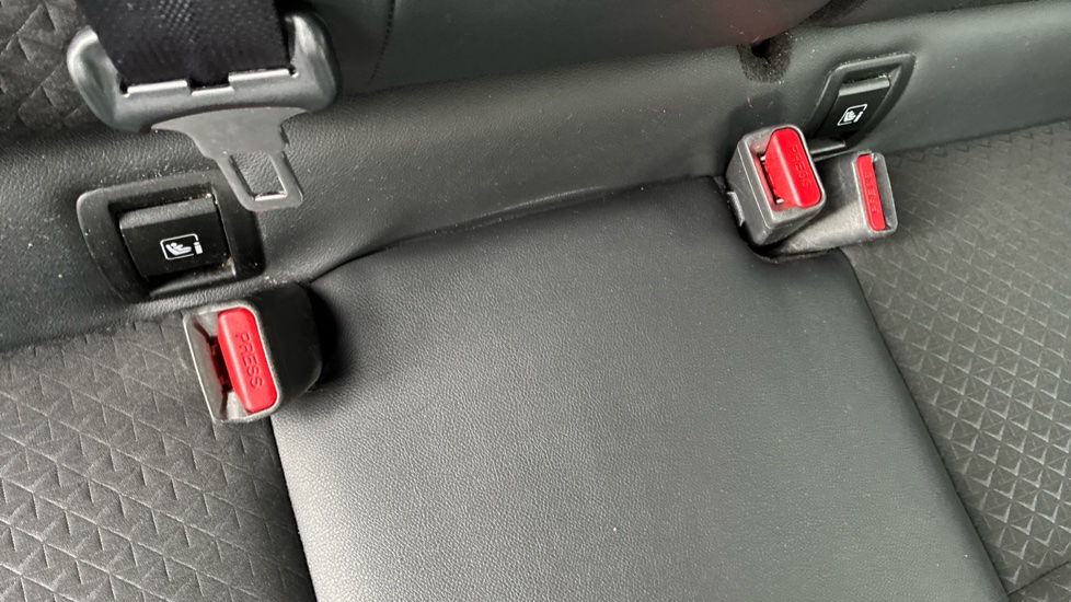 Nissan Juke 1.0 DiG-T 114 N-Connecta 5dr Petrol Hatchback - Image 17