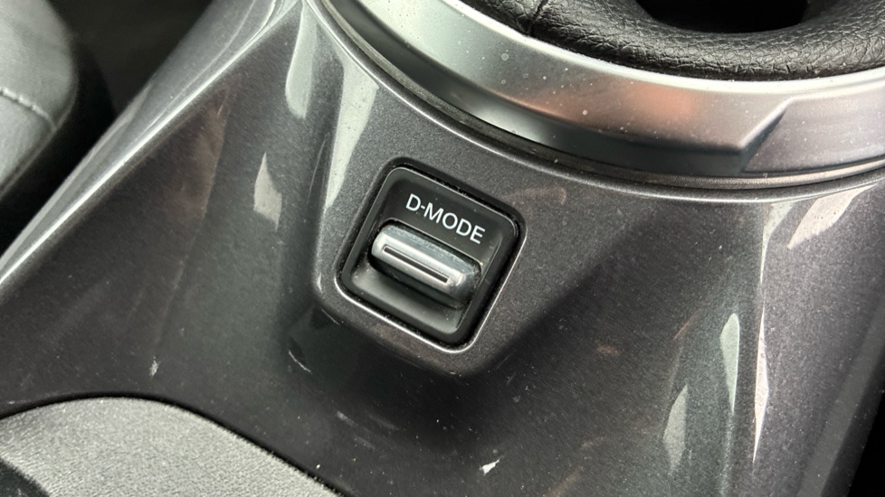 Nissan Juke 1.0 DiG-T 114 N-Connecta 5dr Petrol Hatchback - Image 26