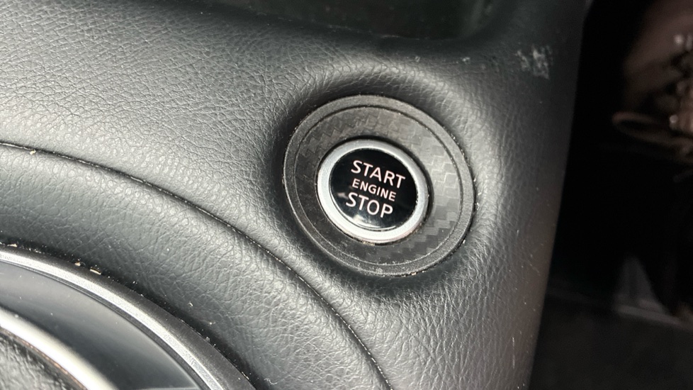 Nissan Juke 1.0 DiG-T 114 N-Connecta 5dr Petrol Hatchback - Image 27