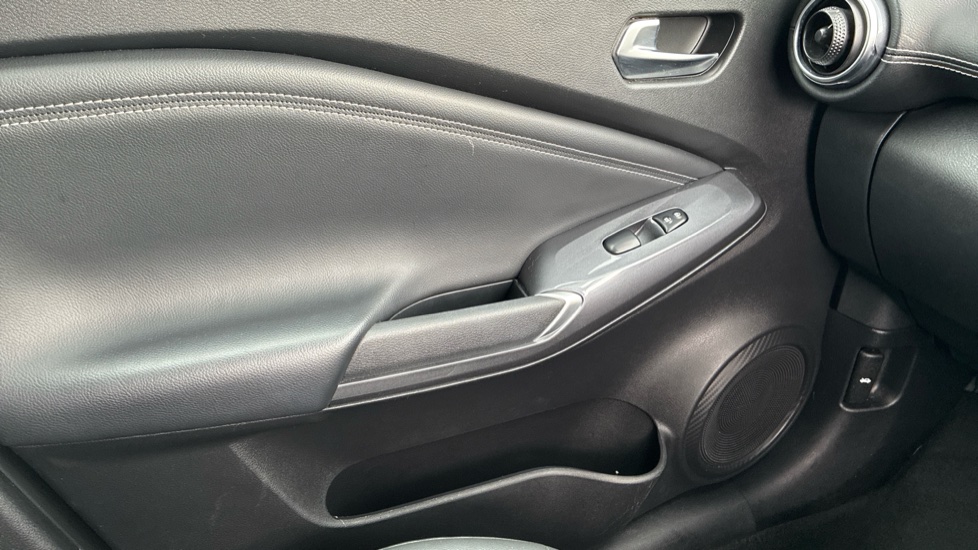 Nissan Juke 1.0 DiG-T 114 N-Connecta 5dr Petrol Hatchback - Image 28