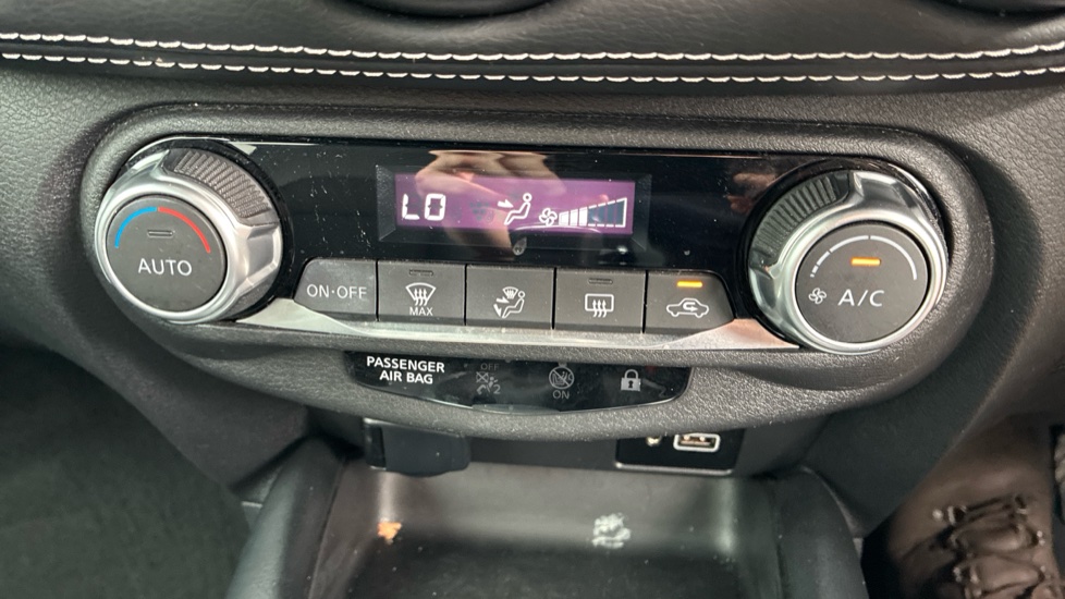Nissan Juke 1.0 DiG-T 114 N-Connecta 5dr Petrol Hatchback - Image 32