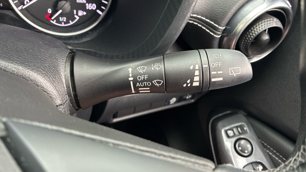 Nissan Juke 1.0 DiG-T 114 N-Connecta 5dr Petrol Hatchback - Image 35
