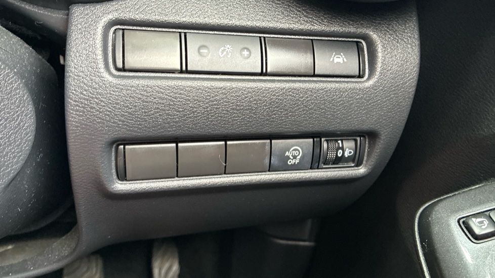 Nissan Juke 1.0 DiG-T 114 N-Connecta 5dr Petrol Hatchback - Image 37