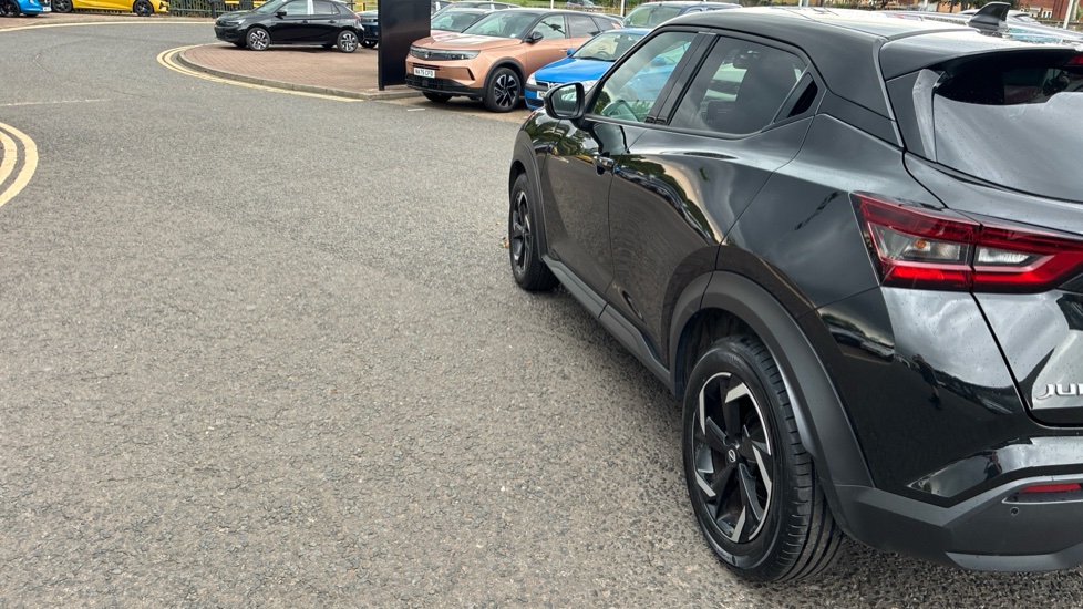 Nissan Juke 1.0 DiG-T 114 N-Connecta 5dr Petrol Hatchback - Image 46