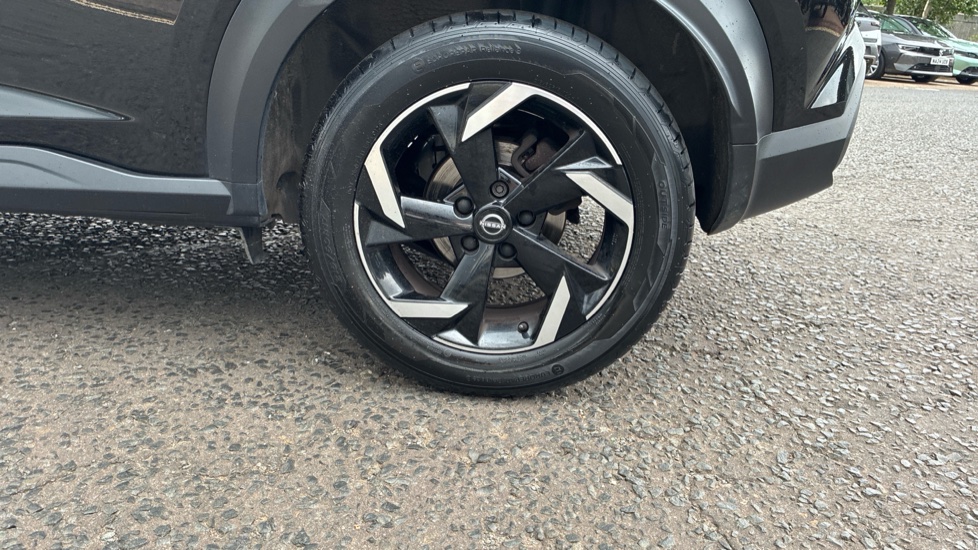 Nissan Juke 1.0 DiG-T 114 N-Connecta 5dr Petrol Hatchback - Image 47
