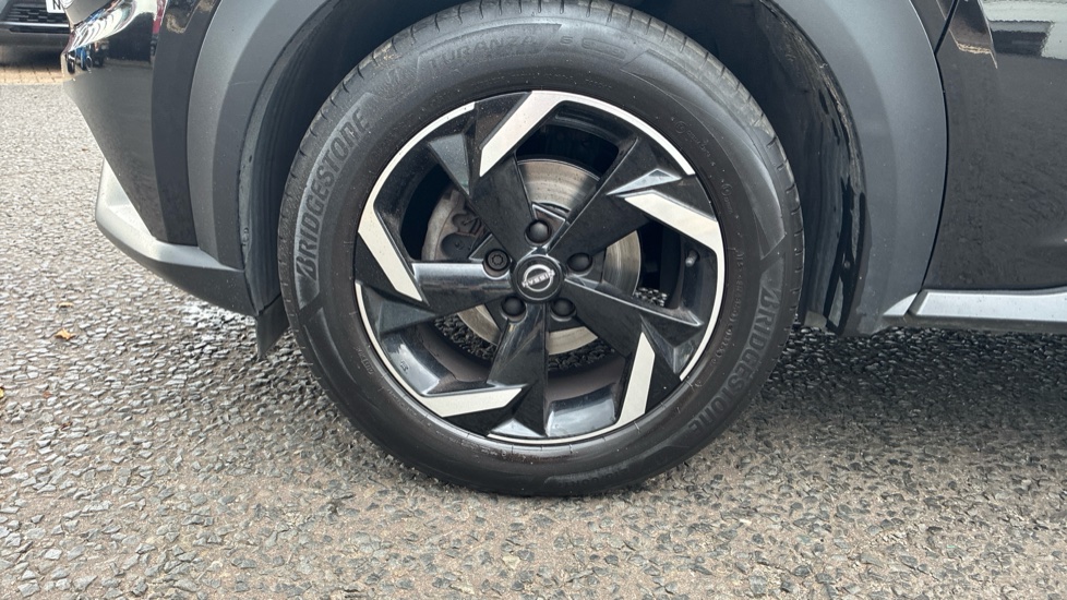Nissan Juke 1.0 DiG-T 114 N-Connecta 5dr Petrol Hatchback - Image 50