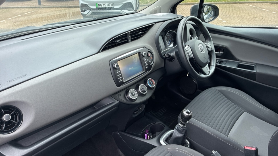 Toyota Yaris 1.5 VVT-i Icon 5dr Petrol Hatchback - Image 9