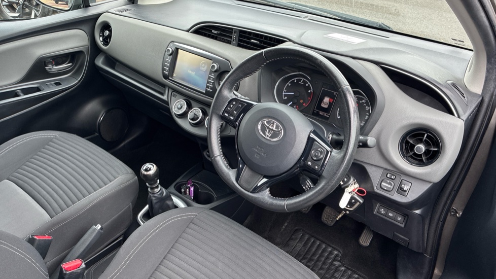 Toyota Yaris 1.5 VVT-i Icon 5dr Petrol Hatchback - Image 11
