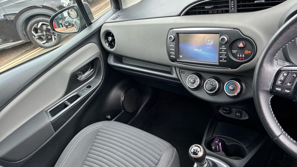 Toyota Yaris 1.5 VVT-i Icon 5dr Petrol Hatchback - Image 14