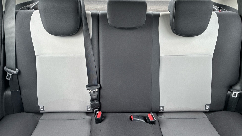 Toyota Yaris 1.5 VVT-i Icon 5dr Petrol Hatchback - Image 15