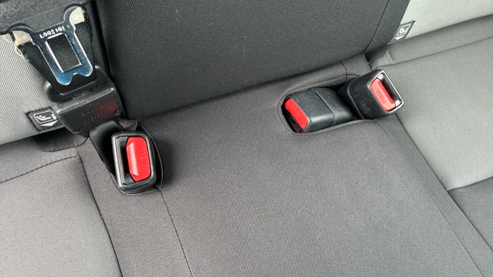 Toyota Yaris 1.5 VVT-i Icon 5dr Petrol Hatchback - Image 17