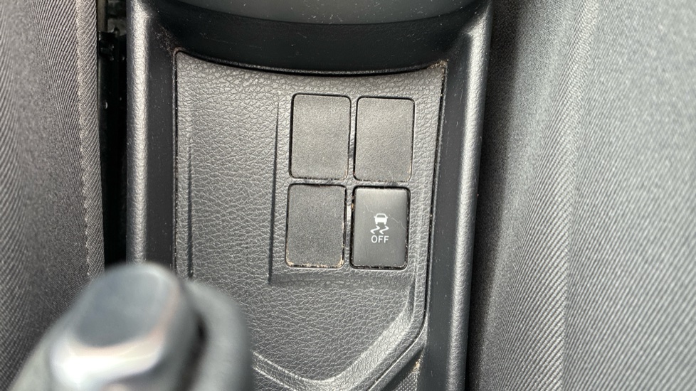 Toyota Yaris 1.5 VVT-i Icon 5dr Petrol Hatchback - Image 26