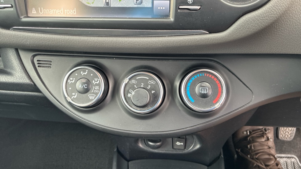 Toyota Yaris 1.5 VVT-i Icon 5dr Petrol Hatchback - Image 27