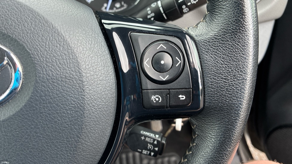 Toyota Yaris 1.5 VVT-i Icon 5dr Petrol Hatchback - Image 30