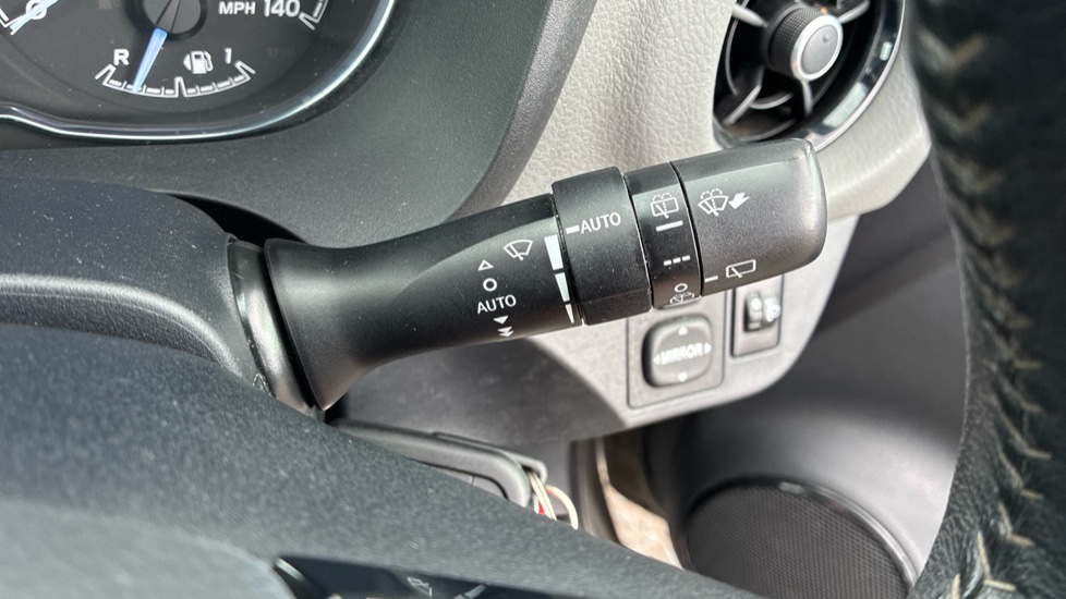 Toyota Yaris 1.5 VVT-i Icon 5dr Petrol Hatchback - Image 31