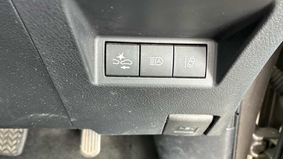 Toyota Yaris 1.5 VVT-i Icon 5dr Petrol Hatchback - Image 34